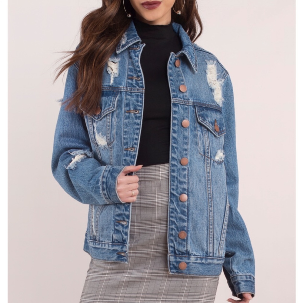 ✨ Oversized distressed denim jacket ✨